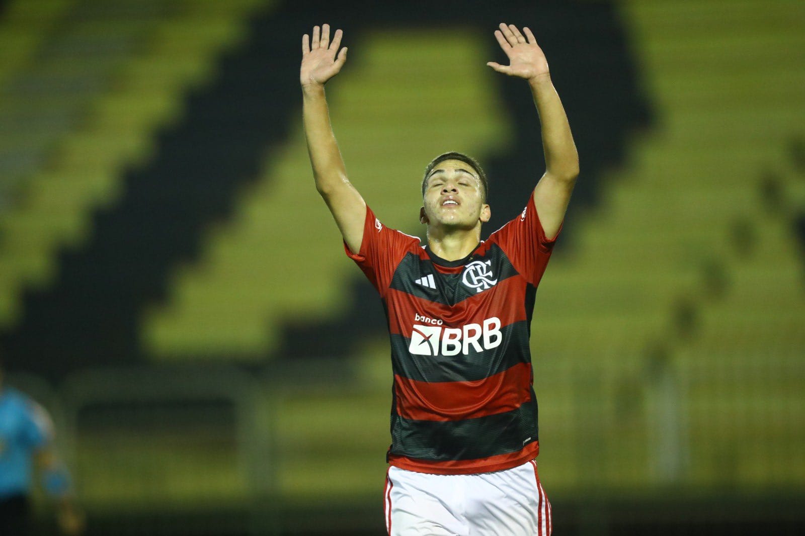 FLAMENGO SUB-17 VENCE O INTERNACIONAL E VOLTA A ESTAR CLASSIFICADO PARA O BRASILEIRÃO